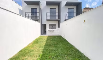 Casa nova de 2 quartos a venda com ótimo espaço externo no Parque Guarani