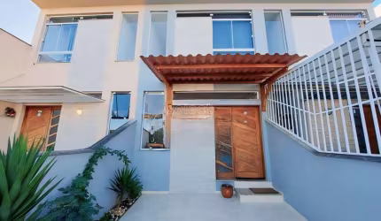 Maravilhosa casa duplex de 120m² à venda no bairro Aeroporto