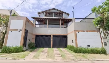 Charmosa casa duplex à venda no Cond. São Lucas no bairro São Pedro
