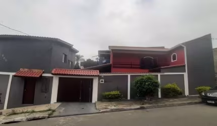 Imovel com 3 casas para investidor Bonsucesso