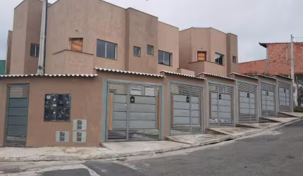 Casa Sobreposta de Condomínio em Suzano!!