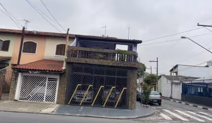 Sobrado localizado em Guarulhos - Parque Renato Maia  para venda e locação.