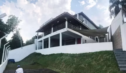 Vendo belíssima casa em Mairiporã De frente para Represa !!