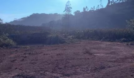 Terreno Plano com Lago à venda, 1400 m² por R$ 70.000 - Dias Tavares - Juiz de Fora/MG