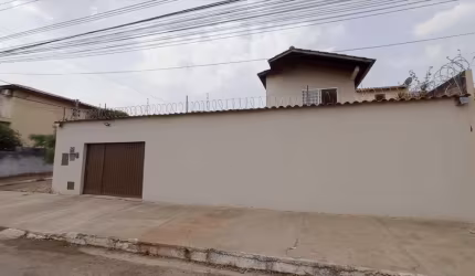 REF: Office629 Casa de esquina com 4 quartos. Área total de 440m² com 250m² de área construída, à venda por R$750.000,00. Gentil Meireles - Goiânia-GO. codigo: 15976