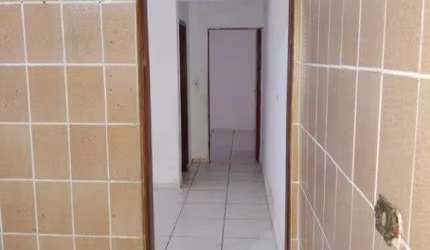 São quatro casas: Casa 01 - com 2 cômodos e banheiro; Casa 02 - com 3 cômodos e banheiro; Casa 03 - com 4 cômodos e banheiro; Casa 04 - com 2 cômodos e banheiro em excelente estado de conservação