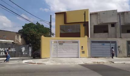 Sobrado Novo, ótima localização, escritura, habite-se Ok. Aceita financiamento todos os bancos