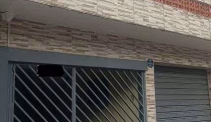 Excelente oportunidade próximo a estação José Bonifácio com 3 dormitórios, 2 salas, 2 cozinhas, 2 banheiros, 2 áreas de serviços, vaga de garagem, salão comercial, terraço e quintal em ótimo estado de