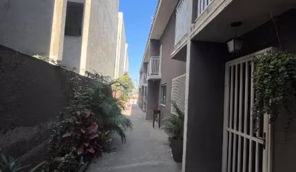 CASA  COM 2 DORMITORIOS, EM CONDOMINIO FECHADO