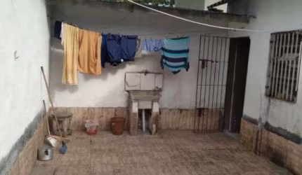 Casa com 3 quartos à venda na Rua SILVIRIA Souza de Mello, 896, Balneário Plataforma, Mongaguá por R$ 220.000