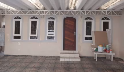 Sobrado 4 dormi, 2 wc, cozinha,  sala de TV e sala de jantar,  garagem 2 veículos, lavanderia e churrasqueira.