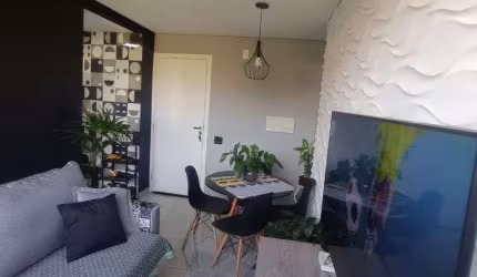 Lindo Apartamento, com reforma nova em condomínio fechado.