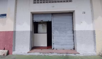 (LJ2235) Um box medindo 50m² localizado no bairro Franciscanos