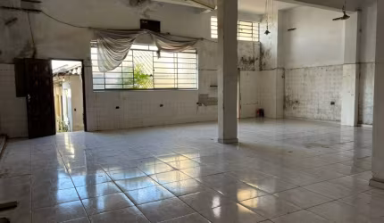 Imóvel Comercial com 2 salões e 6 salas