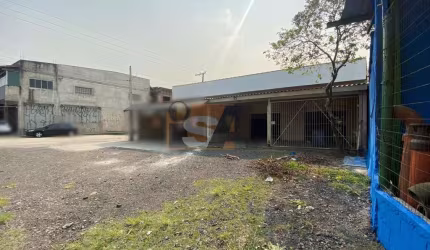 Salão Comercial; com estacionamento; na Rod. Índio Tibiriçá, em Suzano/SP.