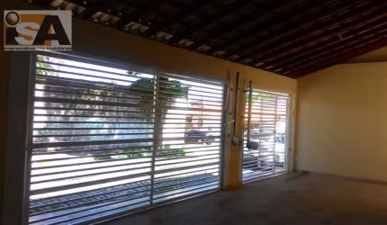 Casa térrea com 3 quartos, sendo 1 suíte; no bairro Vila São Francisco, em Suzano/SP.