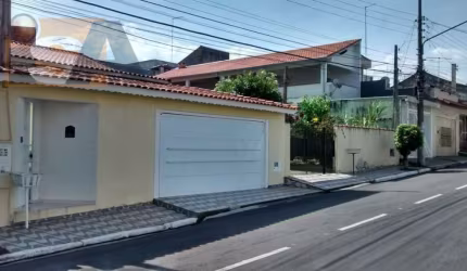 Casa Térrea com 3 quartos, sendo 1 suíte; 2 vagas cobertas; no bairro Cidade Edson, em Suzano/SP.