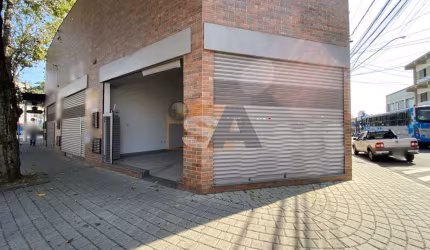Salão Comercial na Rua Tiradentes, no Centro de Suzano/SP.
