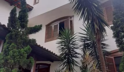 LINDA CASA COM VISTA DEFINITIVA DE TODA  A NOSSA BH.