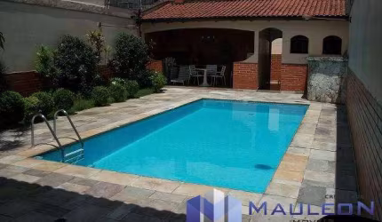 Casa assobradada com piscina - Excelente localização !!!