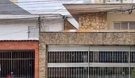 Excelente sobrado, ótima localização. Venda ou locação.