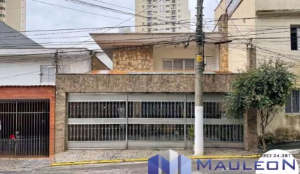 Excelente sobrado, ótima localização. Venda ou locação.