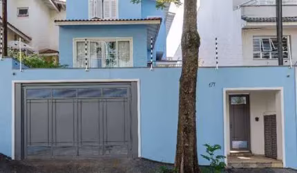 Excelente sobrado próximo à Praça Silvio Romero !!