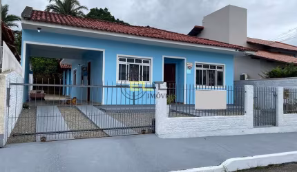 Casa à venda, com 3 dormitórios (1 suíte), edícula, churrasqueira no Pagani, em Palhoça/SC