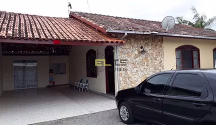 Casa à venda, com 03 dormitórios na Guarda do Cubatão - Palhoça