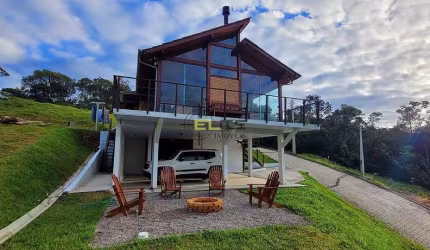 Casa de campo em condomínio à venda,  de 03 dormitórios (01 suíte),  SPA (hidromassagem), lareira e