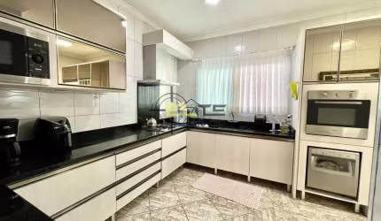Casa à venda, semi-mobiliada com 04 dormitórios, sendo 01 suíte com banheira de hidromassagem em Ba