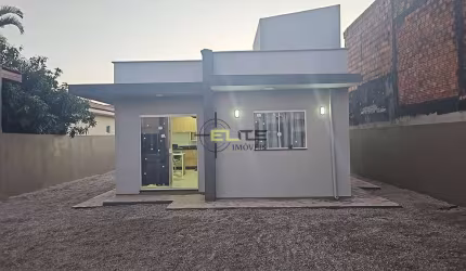 Casa à venda, de 2 dormitórios, sendo 1 suíte na Barra do Aririú, em Palhoça/SC