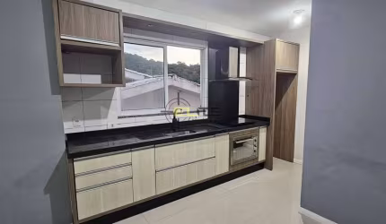 Apartamento de 2 dormitórios com sacada e churrasqueira no Sertão do Maruim/São José.