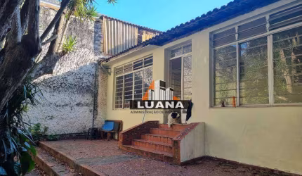 Casa Antiga com 4 Dorm em Terreno 540m² na Aclimação