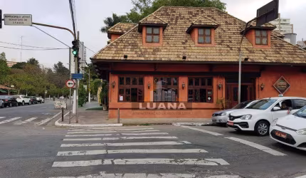Espaço mobiliado para Restaurante.