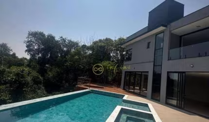 Casa Nova de Condomínio  com 3 Suítes, sendo 1 Máter  à venda, 600 m² por R$ 3.190.000 - Condomínio Village Ipanema II - Araçoiaba da Serra/SP