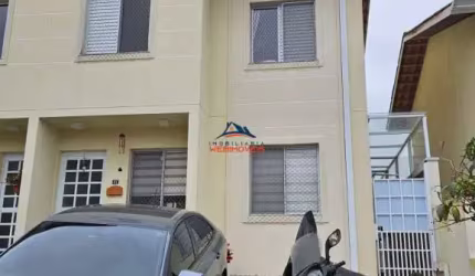 Casa em Condomínio de Luxo em Cotia-SP, Jardim Belizário: 3 Quartos, 1 Suíte, 3 Salas, 3 Banheiros, 2 Vagas, 100m² de Área.