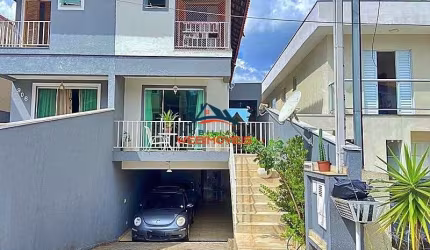 Casa em Condomínio de Luxo em Cotia-SP, 3 Quartos, 1 Suíte, 2 Salas, 3 Banheiros, 4 Vagas de Garagem, 200 m²