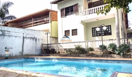 Casa para venda no condomínio Granja Cristiana no bairro tijuco preto em vargem grande paulista, casa com piscina, edicula, 6 vagas de garagens.