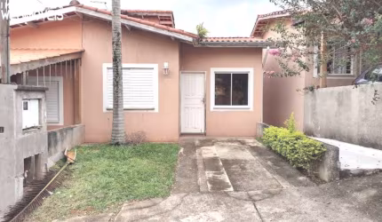 Casa em Condomínio de Alto Padrão em Cotia-SP - 2 quartos, 2 salas, 1 banheiro, 2 vagas de garagem - Imperdível!