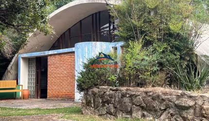 Imperdível oportunidade: Casa de 4 quartos no Jardim Colibri, Cotia-SP, com 2 suítes, 3 salas, 5 banheiros, 4 vagas de garagem e 253,29 m² de área.