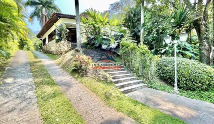 Casa de luxo em condomínio na Granja Viana, Cotia-SP: 6 quartos, 6 suítes, 3 salas, 9 banheiros, 14 vagas, 641,22 m². Venha conferir!