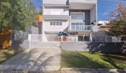 Casa em condomínio fechado com 3 quartos à venda na Avenida dos Carvalhos, 1, Terras do Madeira, Carapicuíba por R$ 1.250.000