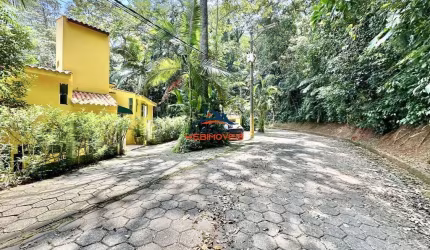 Casa em Condomínio de Luxo em Taboão da Serra-SP: 3 Quartos, 1 Suíte, 4 Salas e 485,50m² - Venda ou Locação no Jardim Três Marias