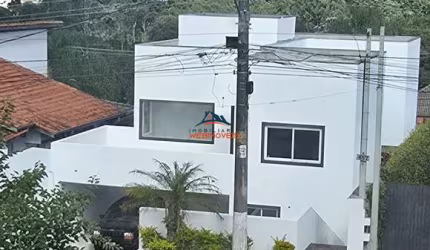 Casa de Luxo em Condomínio - 4 quartos, 2 suítes, 3 salas, 4 banheiros, 4 vagas - Cotia-SP, Bairro San Diego - 480m².