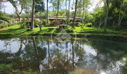 Chácara em Bonfinópolis, 2.500m² com Lago e córrego codigo: 100568