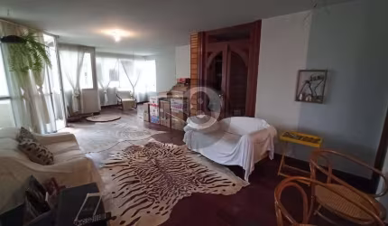 Apartamento com 147m², um por andar, Centro!