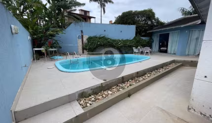 Casa 3 quartos e 2 vagas 1 km da UFSC