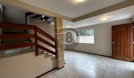 Aluga-se uma excelente casa localização!