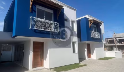 Charmosa Casa com 3 Dormitórios!